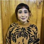 Profesora de español para alumnos que estén aprendiendo el idioma